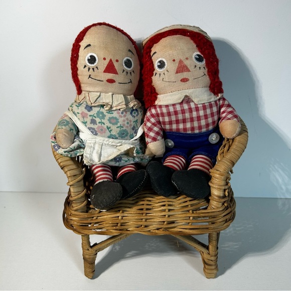 RAGGEDY ANN AND ANDY VINTAGE 7” Dolls By Knickerbocker With Wicker Rattan Seat - Picture 1 of 9